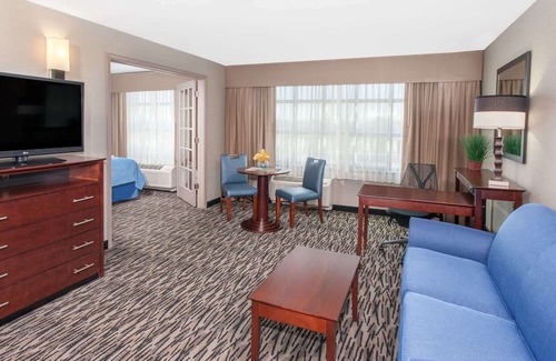 Elk Grove Village Hotel | Wyndham Garden Elk Grove Village/O'Hare
