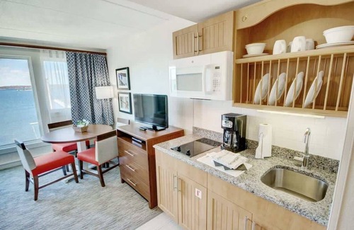 Yachting Village Eigentumswohnung | Wyndham Inn on the Harbor | 1BR/1BA Queen Suite
