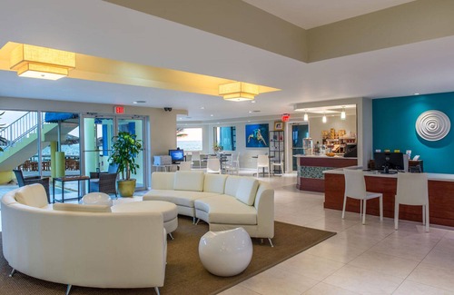 Colliers Bay Eigentumswohnung | Wyndham Reef Resort 1 & 2 Schlafzimmer Aussperrung 2 Bad Erdgeschoss Strandfront EastEnd