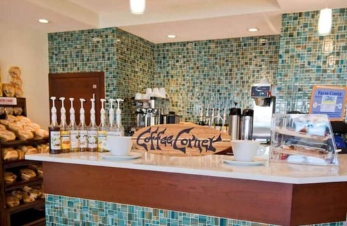 Colliers Bay Eigentumswohnung | Wyndham Reef Resort Beachfront 2B/2B Villa with 2 Twin Murphy Beds