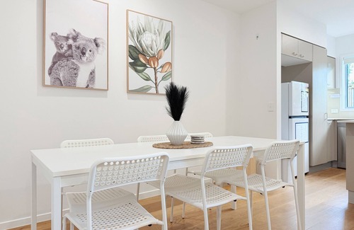 Wynnum West Haus | Wynnum West Oasis Retreat 5 Beds villa