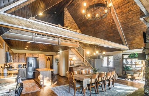 Star Valley Ranch Kabine | Wyoming Cabin w/ Hot Tub & Mountain-View Deck