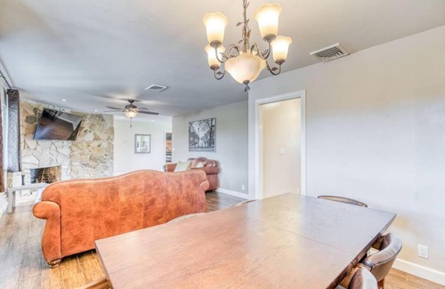 Fresno Wohnung | X-Large Spacious Deluxe House Fastest Wi-Fi