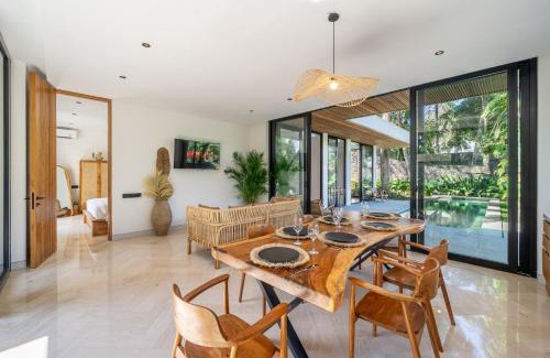 Melayang Villa | X10 - PROMO - Brand NEW Villa - 3BDR - Huge Pool - Ubud