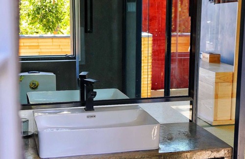 Xiaodonghai Hotel | Xue'ershanfang - Shanhaijing