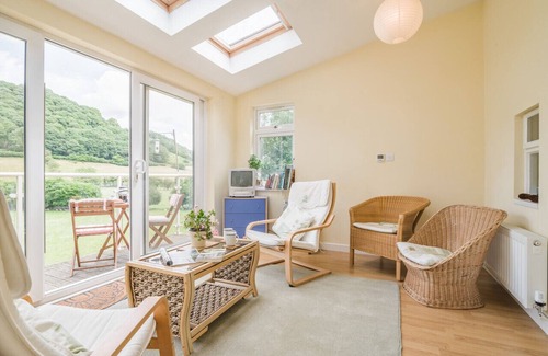 Newcastle-on-Clun Haus | Y Rhosyn - Zwei Schlafzimmer Haus, Schläft 4