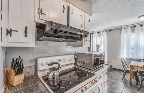 Ellendale Haus | Yale Gather Hideaway