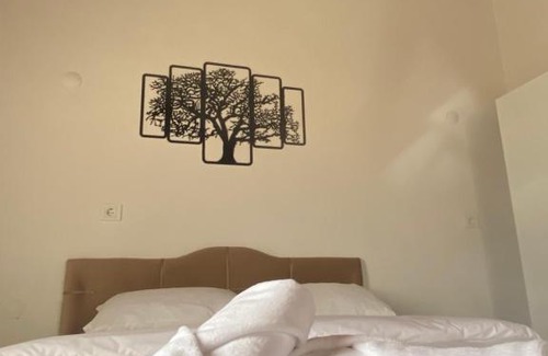 Cumhuriyet Bed & Breakfast | YALI OTEL SEFERİHİSAR ÜRKMEZ