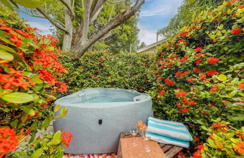 Lake Worth Haus | Yard and Hot Tub Historic Lake Worth Cottage!