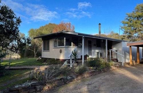 Barjarg Haus | Yarramalong 2 bedroom cottage