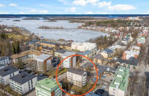 Lappeenranta Wohnung | Ydinkeskusta kaksio Saimaa näkymillä, AC, WiFi, parveke