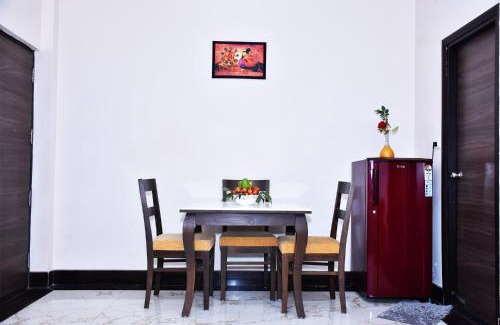 Tapovan Wohnung | Yellow Leaf