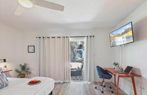 Gainesville Haus | Ying Yang Suite King Bed Zen Condo