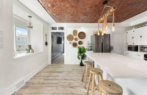 Pittsburgh Haus | Yinz Retreat, Above the City Home