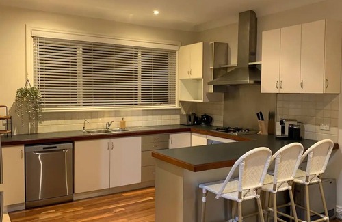 Yokine Haus | Yokine Escape: 7km to CBD, Pet-Friendly, Airport & Hospital Nearby