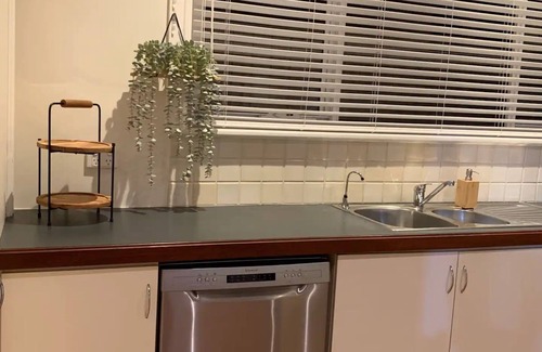 Yokine Haus | Yokine Escape: 7km to CBD, Pet-Friendly, Airport & Hospital Nearby