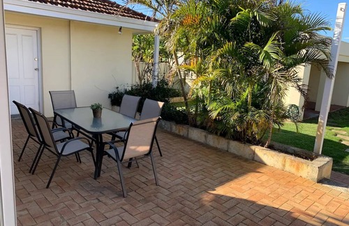 Yokine Haus | Yokine Escape: 7km to CBD, Pet-Friendly, Airport & Hospital Nearby