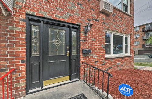 Getty Square Wohnung | Yonkers Apt with Balcony Walk to Train Station!