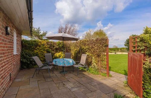 Storwood Hütte | YORK single storey cottage ,gardens & open views.Thicket Priory & Derwent Ings.