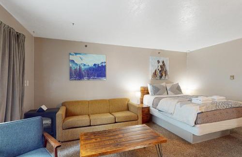 Yosemite National Park Hotel | Yosemite West Condo B104