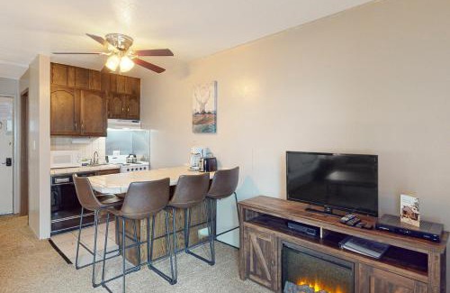 Yosemite National Park Hotel | Yosemite West Condo B104