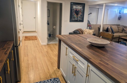 Waveland Wohnung | You can't get closer to the beach! Garden-level apt. 30 seconds from the beach!