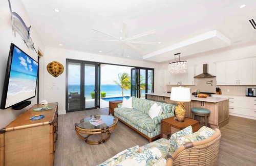 East End Haus | You'So Breezy: New Beach House w/ Pool, & Backyard Snorkeling! Next to Ocean Frontiers