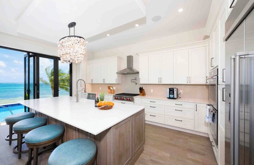 East End Haus | You'So Breezy: New Beach House w/ Pool, & Backyard Snorkeling! Next to Ocean Frontiers