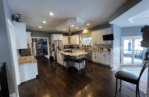 Plato Center Haus | Your BIG HOME Getaway, 30 minutes to O'Hare Airport, Only 37 miles to Chicago