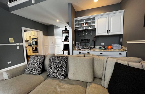 Plato Center Haus | Your BIG HOME Getaway, 30 minutes to O'Hare Airport, Only 37 miles to Chicago