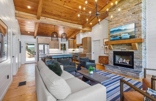 Williamstown Kabine | Your Fall Retreat Chalet - New Construction