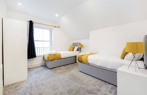 Cheadle Wohnung | Your Gateway to Comfort: Relocators & Contractors' Haven Near the Airport