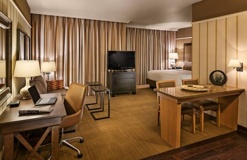 Gainey Village Villas Hotel | Your Gateway to Scottsdale's Wonders: Elegant Suites Await! Paws Friendly, Pool