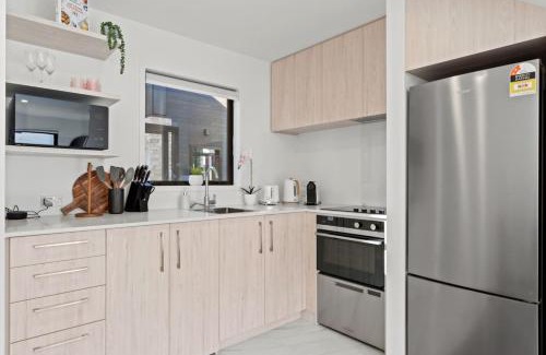 Te Atatu Peninsula Haus | Your Home Away From Home