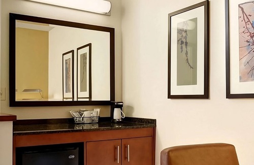 Gwinnett Place Wohnung | Your Home Away From Home! Pet-Friendly Unit To Relax. Near Sweet Water Park!