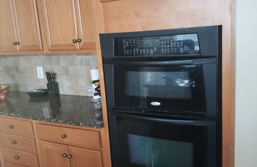 Gaithersburg Haus | Modern Home with Perks