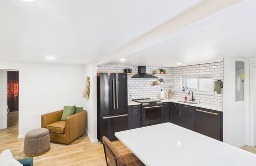 South Richland Haus | Your Pet Called, They Want You to Book This Yard