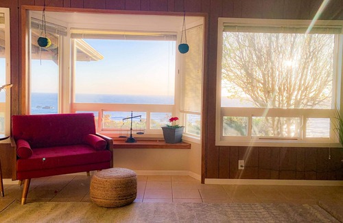 Smith River Haus | Your private beach front holiday Villa Redwood coast, sandy beach, views galore!