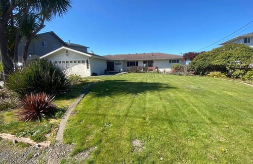 Smith River Haus | Your private beach front holiday Villa Redwood coast, sandy beach, views galore!