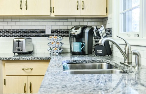 Highland Haus | Ihr privater Retro-Rückzugsort - unschlagbarer Ort. Mega Mall, Flughafen, Innenstadt