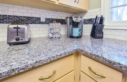 Highland Haus | Ihr privater Retro-Rückzugsort - unschlagbarer Ort. Mega Mall, Flughafen, Innenstadt