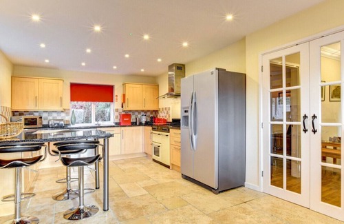 Nantgarw Haus | Ysgubor y Coed - Vier Schlafzimmer Haus, Schläft 8