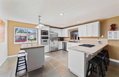 Yuba City Haus | Yuba City 3 bedrooms 4 beds 2 ba Spacious Game Room Games Playground Trampoline