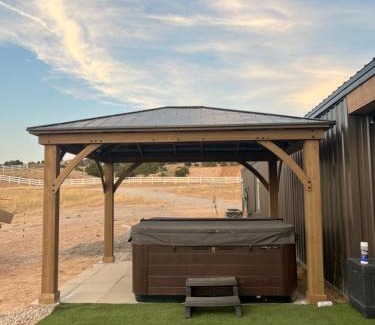 Juab County Haus | Yuba Lake Barndominium Resort