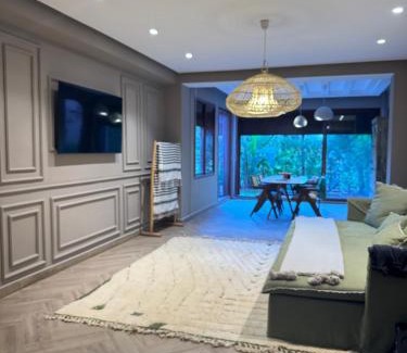 Agdal Wohnung | Zellige Suite - Gouvernante et piscine !