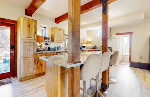 Chico Haus | Zen Mountain Retreat hideaway with sweeping views, outdoor space, & W/D