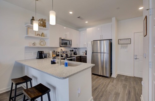 Downtown Memphis Wohnung | Zen Oasis|Travel RNs|We <3 Long Stays