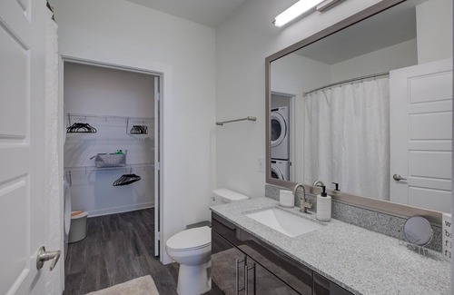 Downtown Memphis Wohnung | Zen Oasis|Travel RNs|We <3 Long Stays