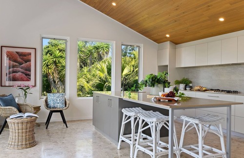 Sapphire Beach Haus | Zephyr Private beachfront, pet-friendly home for the discerning traveller
