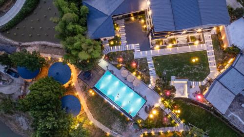 Yongding Haus | Zhangjiajie YOLO RELIAN Mt and River Collection-Riverside hotel with sunrise,sunset views, ticket service for attractions, afternoon tea,coffee, and laundry service